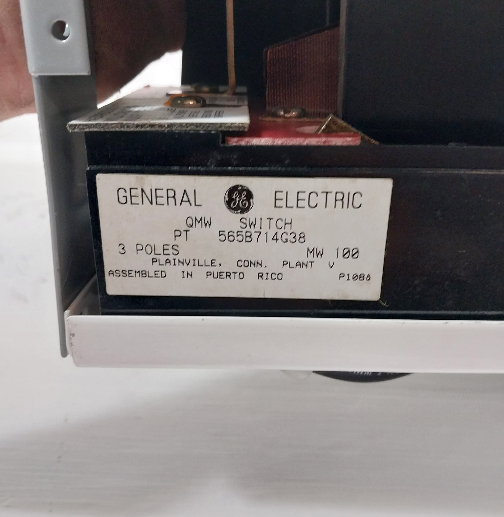 GE 8000 100A Fusible Feeder 12